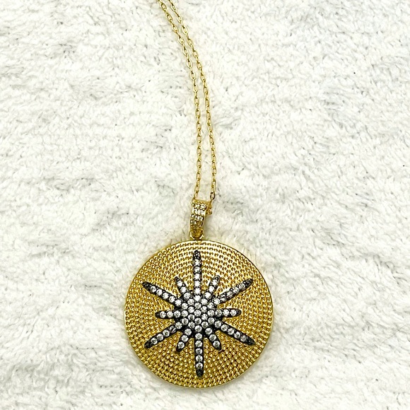 Cubic Zirconia Star necklace chain. - Picture 3 of 4